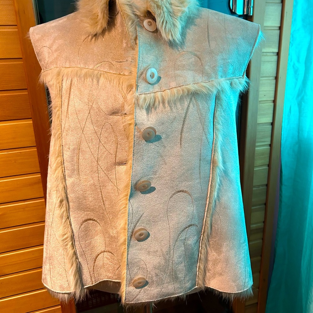 EXCELLENT CONDITION FAUX FUR AND SUEDE VEST